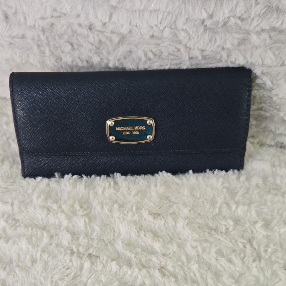 Michael Kors Navy Wallet NWOT so sleek and classy with 8 card slots